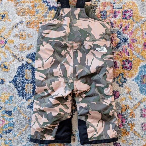 THE NORTH FACE | "Snowquest" Insulated Toddler Bib | Taupe Green Camo Print - Picture 2 of 11
